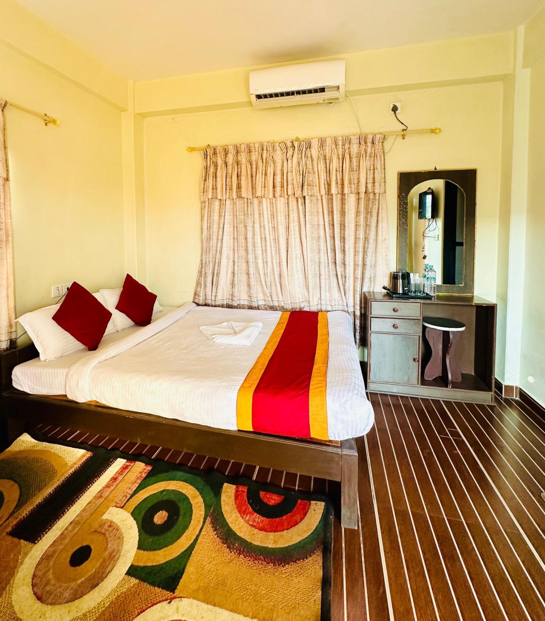 Hotel The Lake Pokhara Luaran gambar